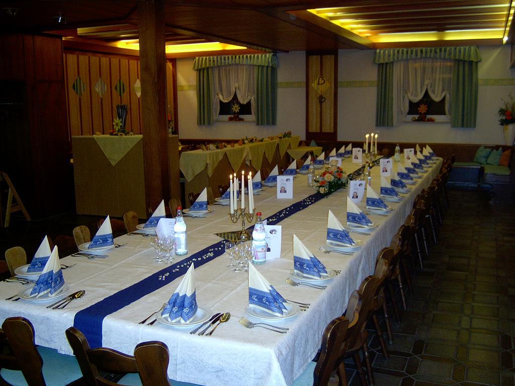 Gasthof Liederhalle 알렌 외부 사진